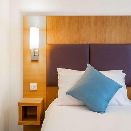 Comfort Inn Manchester North Middleton  Buitenkant foto