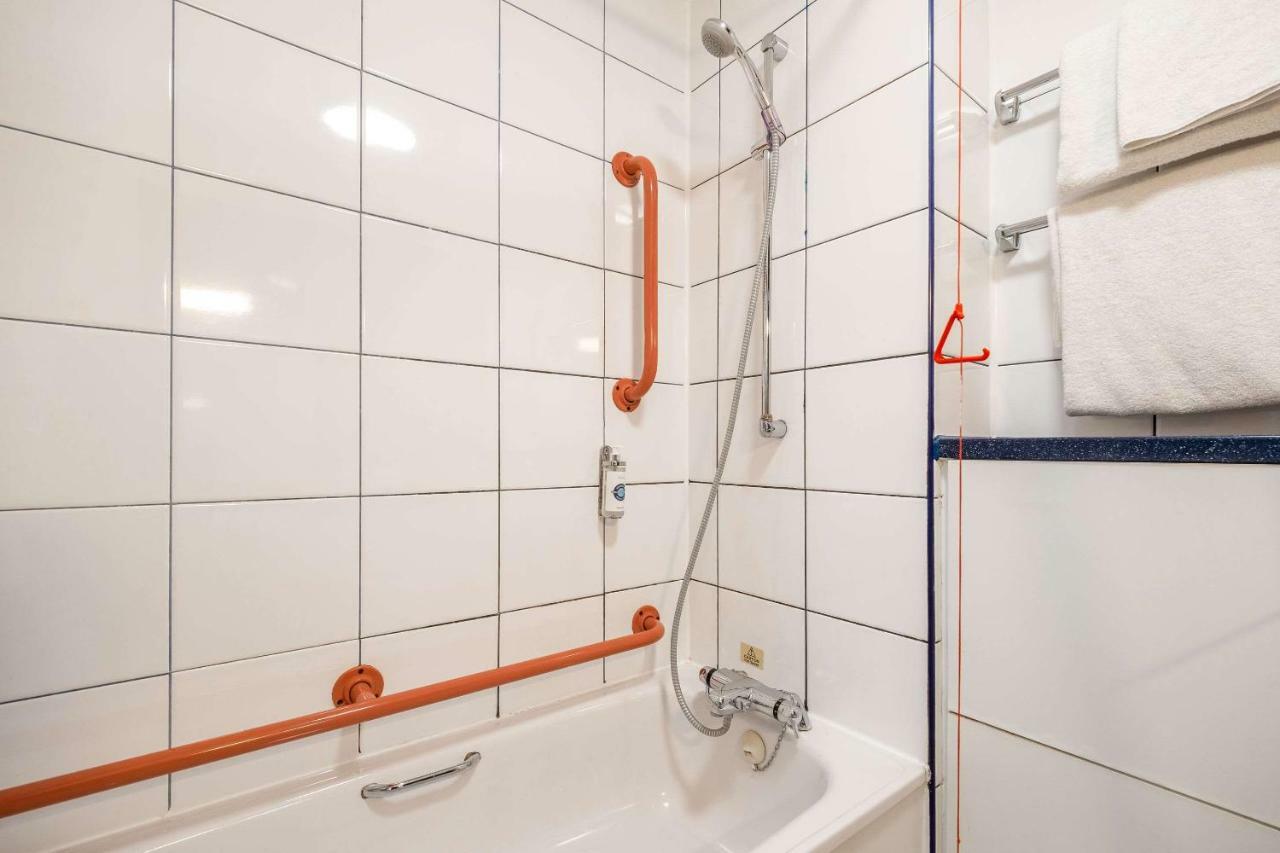 Comfort Inn Manchester North Middleton  Buitenkant foto